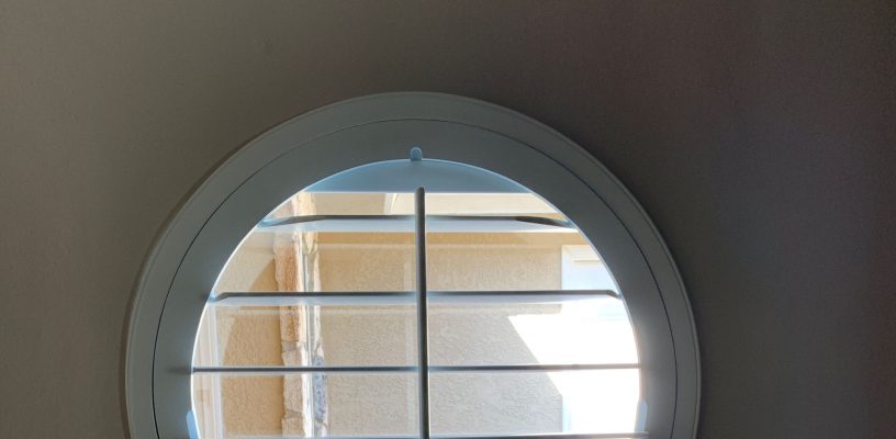 Specialty Shape Wood Circle Window